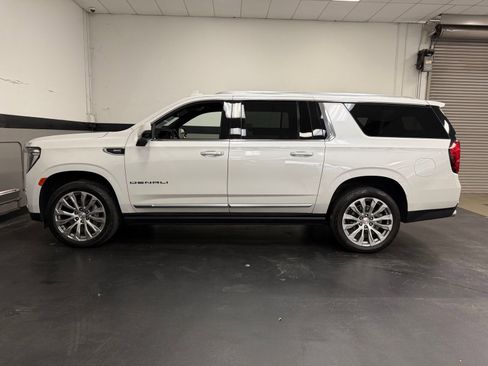 Used 2022 GMC Yukon XL Denali AWD/4WD image 9