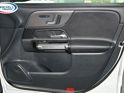 Used 2022 Mercedes-Benz GLB 250 image 19