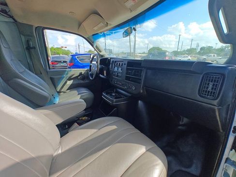 Used 2017 Chevrolet Express 2500 RWD image 15