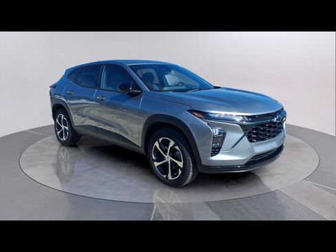 Used 2024 Chevrolet Trax RS w/ Sunroof Package FWD image 7