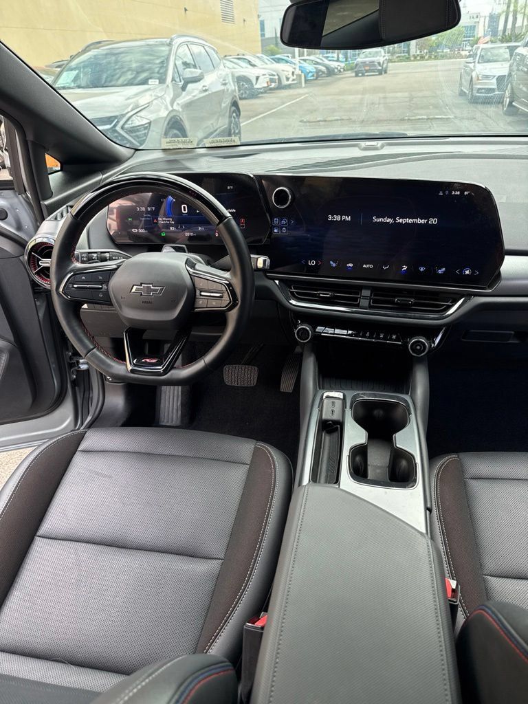 Used 2024 Chevrolet Equinox EV RS FWD image 22