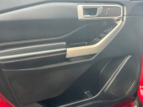 Certified 2022 Ford Explorer XLT w/ Equipment Group 202A image 9