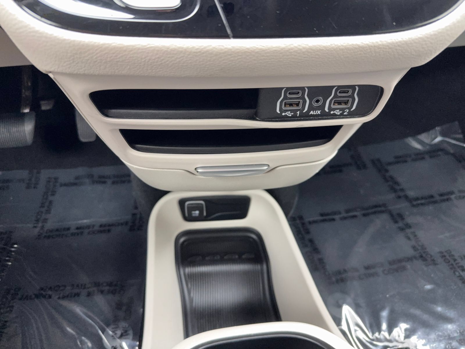 Used 2024 Chrysler Pacifica Limited FWD image 29