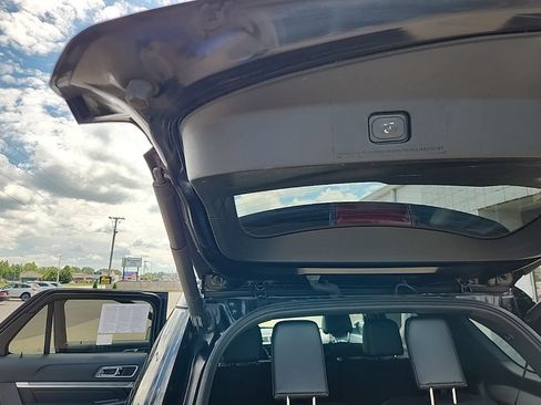 Used 2016 Ford Explorer Sport AWD/4WD image 25
