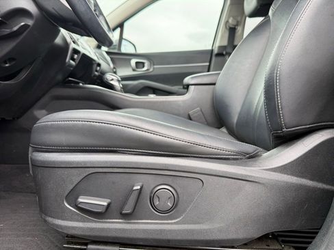 Used 2022 Kia Sorento S FWD image 9