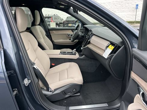 New 2026 Volvo XC90 B6 Plus w/ Protection Package Premier image 21