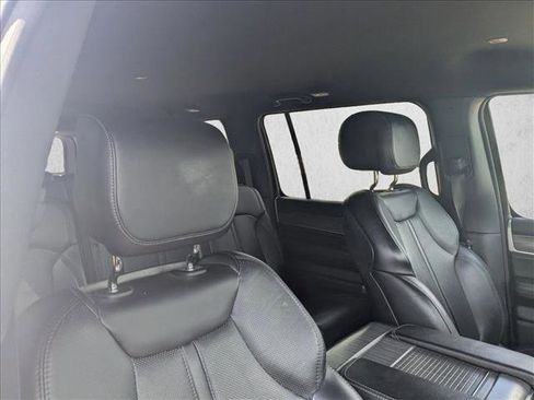 Used 2024 Jeep Wagoneer L Series II w/ Flexible Seating Group AWD/4WD image 19
