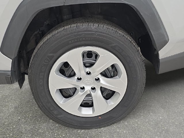 Certified 2025 Toyota RAV4 LE FWD image 29