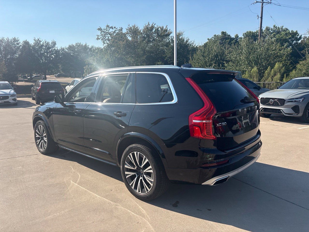 Used 2021 Volvo XC90 T6 Momentum w/ Advanced Package AWD/4WD image 7
