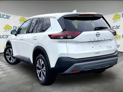 Used 2022 Nissan Rogue SV image 2