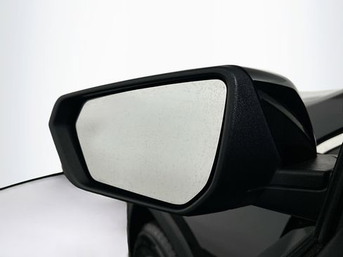 Used 2024 GMC Terrain SLT image 16