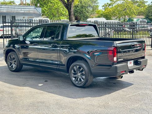 Used 2025 Honda Ridgeline Sport image 4