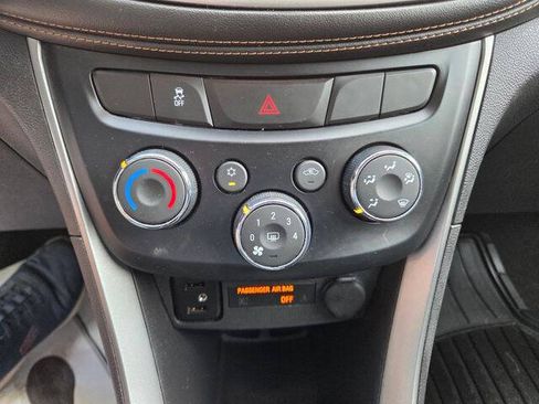 Used 2018 Chevrolet Trax LS FWD image 28