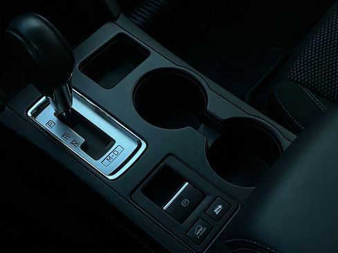 Used 2018 Subaru Outback 2.5i Premium image 19