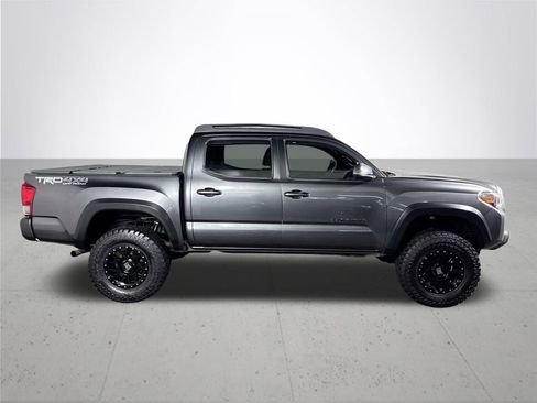 Used 2017 Toyota Tacoma TRD Off-Road w/ Tow Package (A/T) image 5