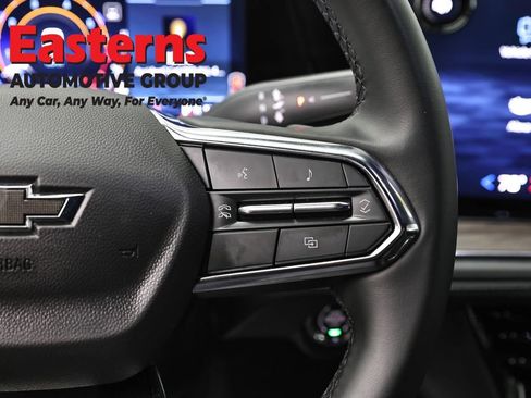 Used 2025 Chevrolet Suburban Z71 AWD/4WD image 16