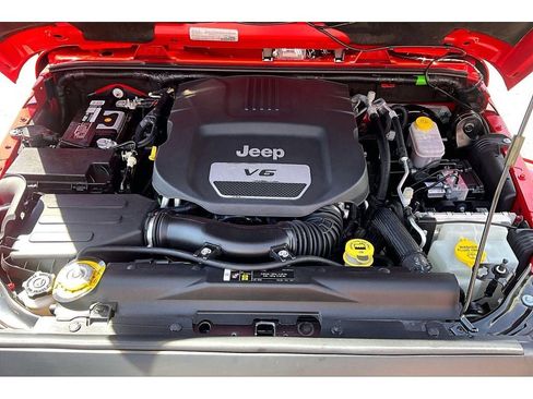 Used 2017 Jeep Wrangler Unlimited Sahara w/ Dual Top Group AWD/4WD image 10