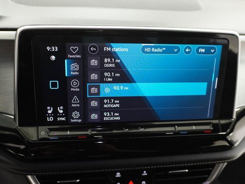 Used 2024 Volkswagen Atlas Cross Sport SE w/ Panoramic Sunroof Package FWD image 15