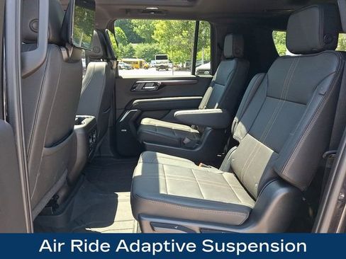 Used 2025 Chevrolet Suburban High Country AWD/4WD image 18