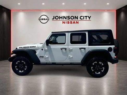 Used 2025 Jeep Wrangler Unlimited Rubicon AWD/4WD image 8