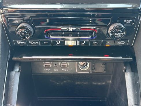 Used 2023 Jeep Grand Cherokee L Laredo image 33