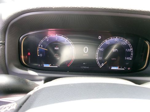 Used 2025 Jeep Wagoneer 4WD image 16