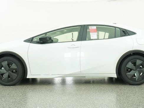 New 2026 Toyota Prius Plug-In Hybrid FWD image 33