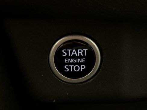 Used 2023 Nissan Rogue SV AWD/4WD image 18