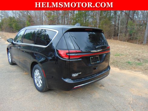 New 2026 Chrysler Pacifica Select FWD image 9