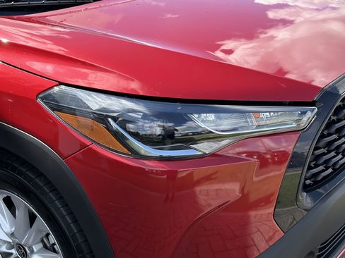 Used 2023 Toyota Corolla Cross LE FWD image 7