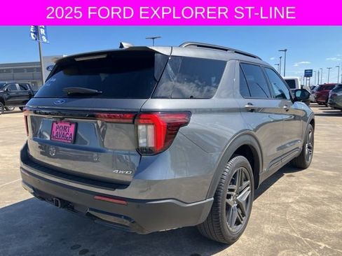 Used 2025 Ford Explorer ST-Line w/ ST-Line Street Pack image 7