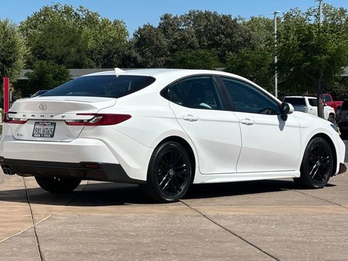 Used 2026 Toyota Camry SE w/ Convenience Package FWD image 4