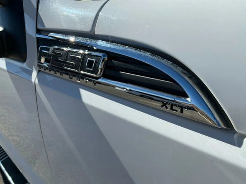 Used 2014 Ford F250 XLT w/ XLT Premium Package image 19