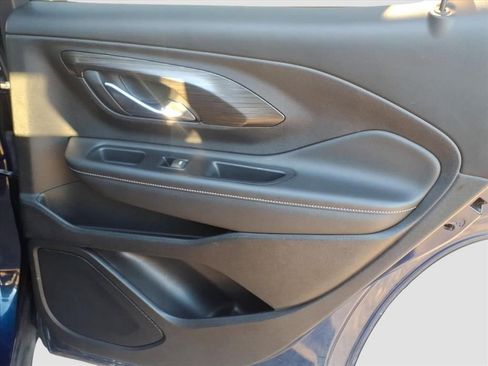 Used 2023 GMC Terrain SLT image 13