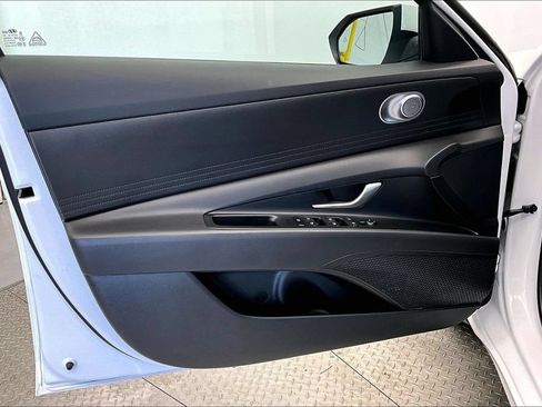 Used 2024 Hyundai Elantra Blue FWD image 17
