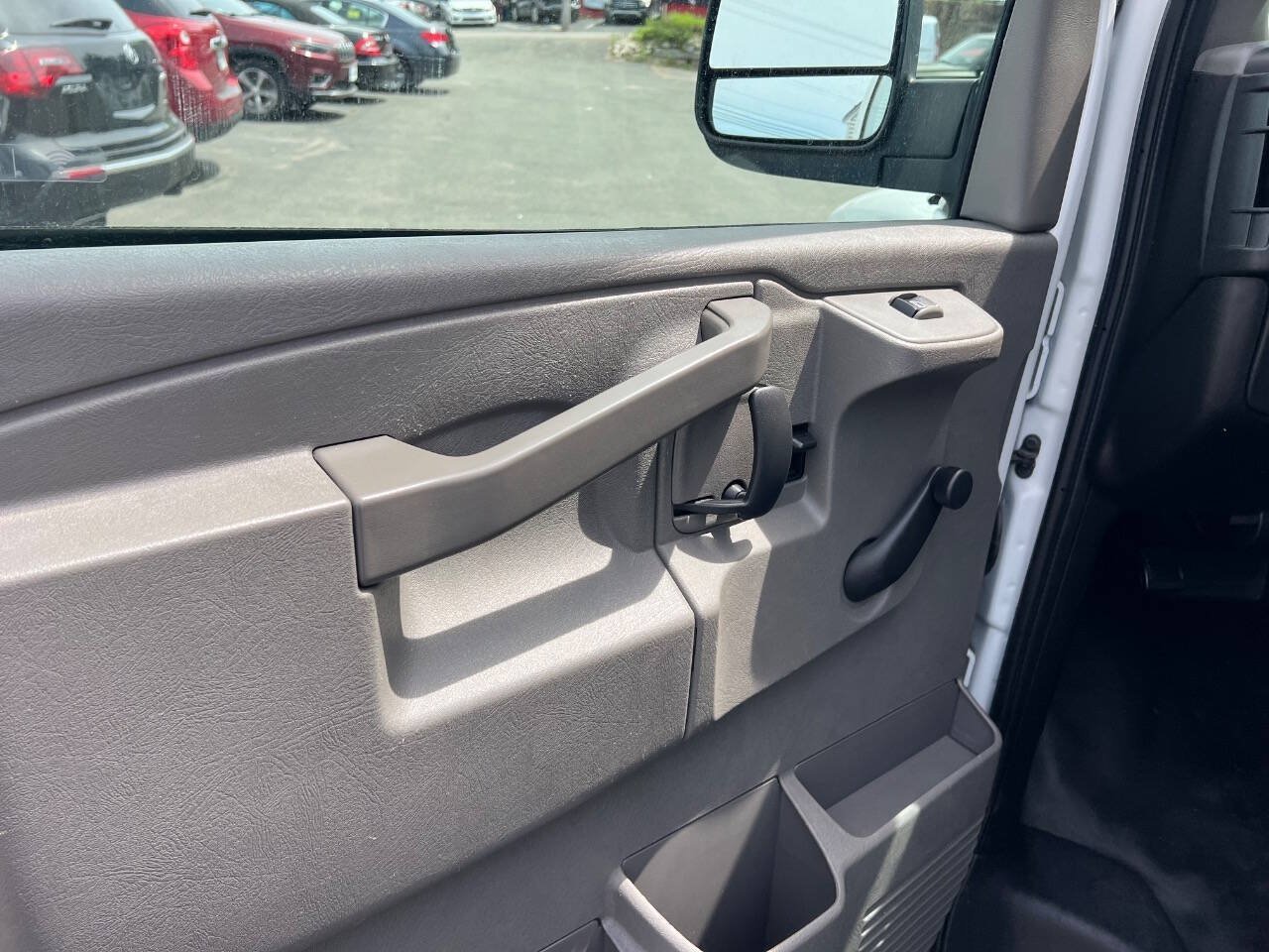 Used 2019 Chevrolet Express 2500 RWD image 12