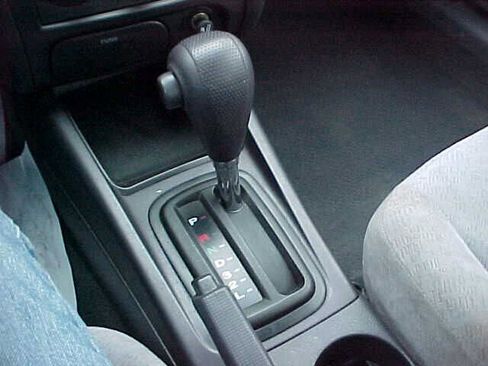 Used 2005 Hyundai Elantra GLS image 13