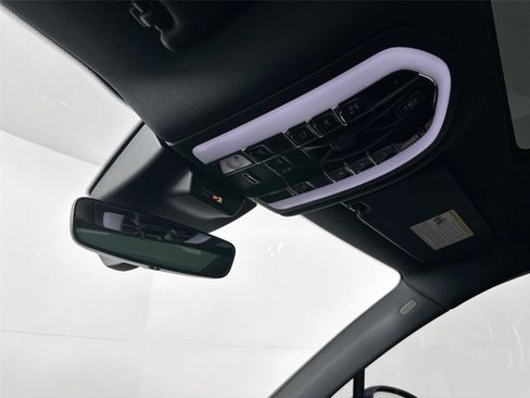 Certified 2026 Porsche Macan AWD/4WD image 25
