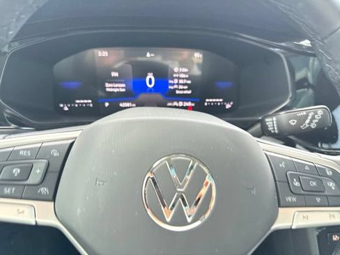Used 2024 Volkswagen Taos SE w/ MDO Package FWD image 9