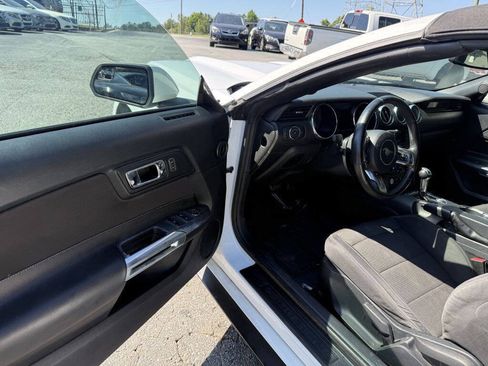 Used 2016 Ford Mustang Convertible RWD image 5