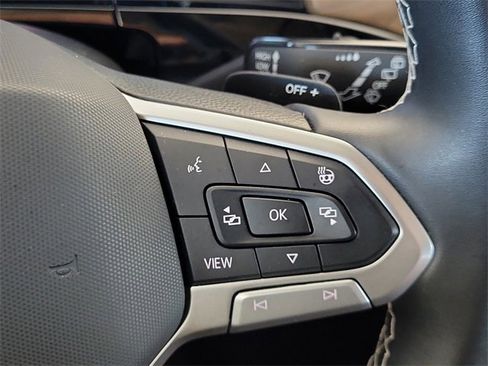 Used 2024 Volkswagen Atlas SE image 30