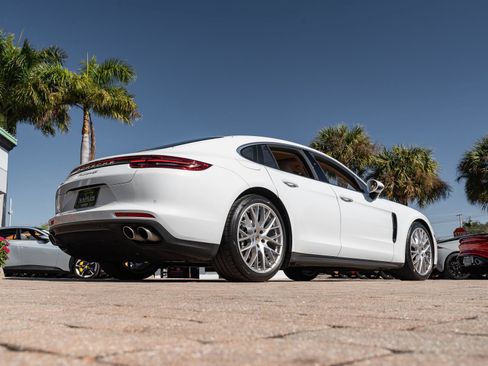 Used 2018 Porsche Panamera 4S image 5