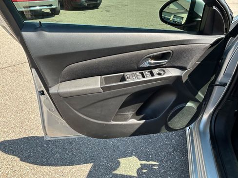 Used 2016 Chevrolet Cruze LT FWD image 14