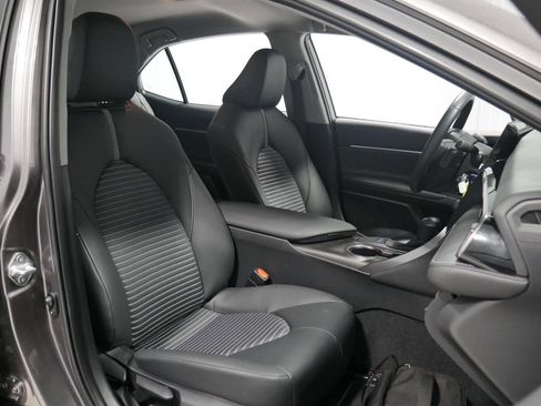 Used 2024 Toyota Camry SE image 15