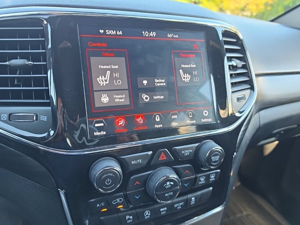 Used 2021 Jeep Grand Cherokee Laredo X AWD/4WD image 18