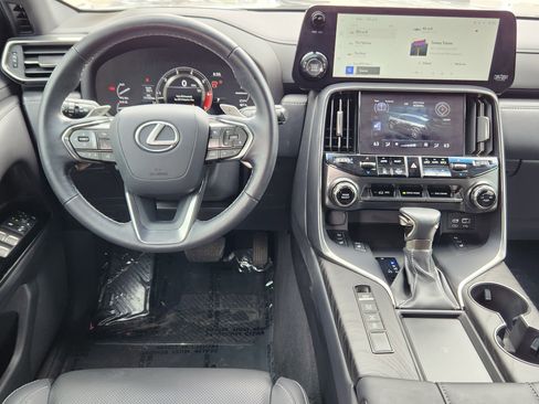 Used 2023 Lexus LX 600 4WD w/ Appearance Package image 17