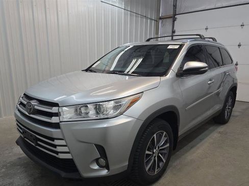 Used 2019 Toyota Highlander XLE image 4