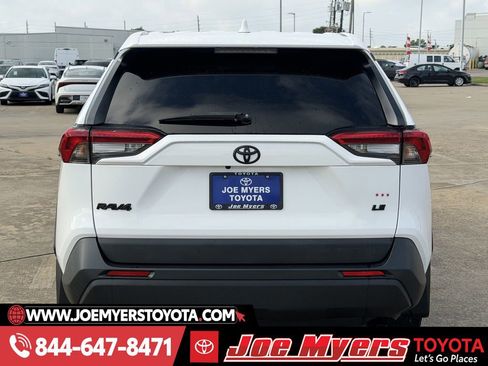 Used 2022 Toyota RAV4 LE image 8