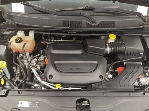 Used 2020 Chrysler Pacifica Touring w/ S Appearance Package FWD image 30