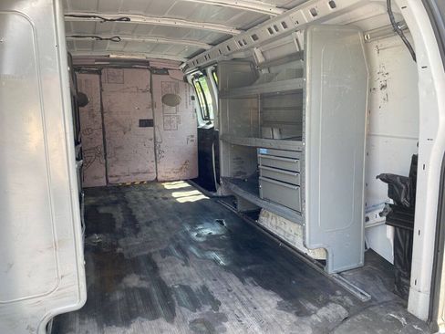 Used 2019 Chevrolet Express 2500 Extended w/ Driver Convenience Package RWD image 21